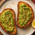 Recettes toast avocat : toast à l’avocat et citron, sésame et piment