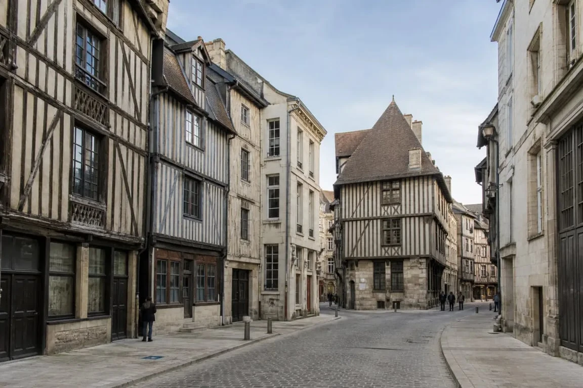 Activités Troyes : balade dans le centre historique de Troyes entre maisons à colombages et ruelles pavées